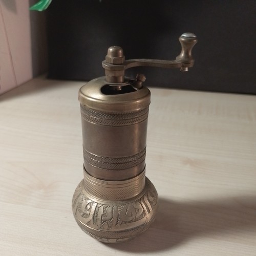 Pfeffermühle alt orientalisch