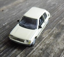 Peugeot 205 XL  -   von Universal Hobbies - 1:87
