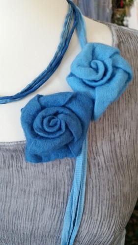 Brosche rose filzblüte - brosche,