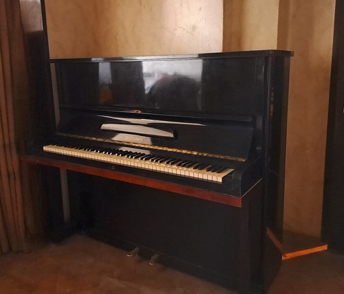 Bluthner upright piano - upright,