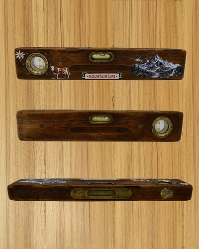 Wasserwaage aus teakholz mit - wasserwaage,