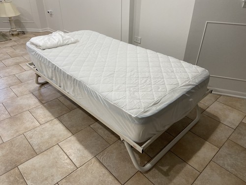 Single bed mattress pad - single,