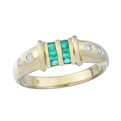 Ring emeralds brilliant