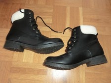 Schnürstiefelette in Schwarz