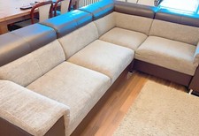 Ecksofa mit hochklappbaren Kopfstützen, Kunstleder & Stoff Braun