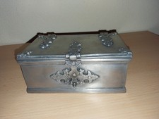 silberfarbene Schatulle , gehämmertes Dekor 16,5 x 10 x 6,9 cm