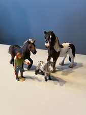 Schleich | 3 Pferde + Helfer -