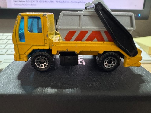 Matchbox ford cargo skip truck - matchbox,
