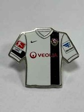 Dynamo Dresden Pin Anstecker Trikot Miniatur B:25 x H:20 mm Fußball 2013/14 Away