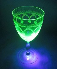 Vintage Altes Weinglas Uranglas eleonorengrün Art Deco - 775-