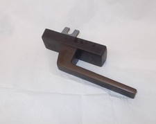 Schüco Fenstergriff für Aluminiumfenster in braun