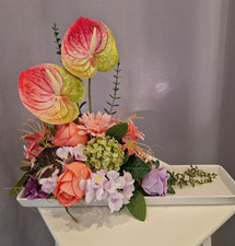 Edles Seidenblumengesteck auf