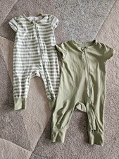 Baby Strampler Schlafanzug Gr. 68  74 Unisex Jungen  Grün Reißverschluss 