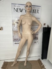 Schaufensterpuppe / Mannequin Dame Weiblich mit Ständer von EuroDisplay TOP!