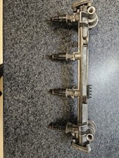 Kraftstoffleiste mit Einspritzdüsen W202 C180