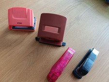 Bürobedarf 2 x Locher 2 x Heftklammerer, Homebedarf