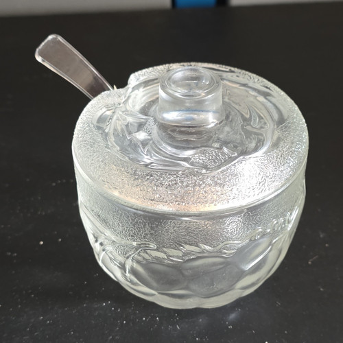 Zuckerdose aus transparentem