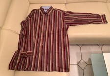 Rot-braun gestreiftes