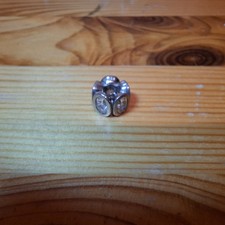 Pandora Charm, kleiner Charm, Blume mit Steinen, 1x getragen
