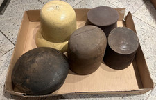 Antik Gruppe Hutmacher Werkzeug Holzmodelle aus Werkstatt Deko Artikel 1900-45