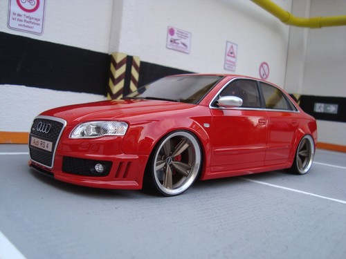 Audi rs4 limo tiefer - 1:18,