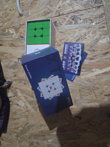 Rubik cube man - design, yts