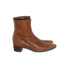 Brunella, Stiefeletten