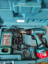 Makita Akkuschrauber 6270D 12V 10mm mit 2 Akkus, Ladegerät und Koffer