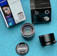 OLYMPUS 75 1.8 ED MSC OM SYSTEM mit Metall-Geli LH-61F - Garantie - wie NEU