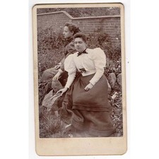 CDV Viktorianische Damen sitzen im Garten Carte de Visite Foto