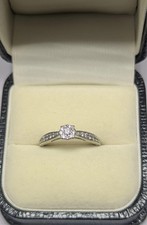 Cluster Ring 9 kt Weißgold