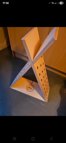 Toni box figuren ständer aus - box,