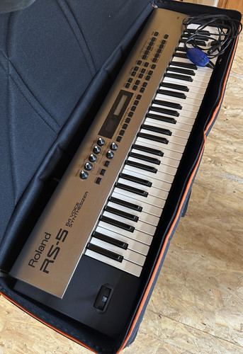 Roland synthesizer - rs-5,