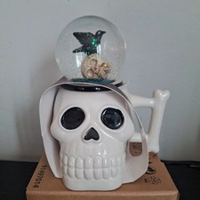 TK Maxx Halloween Tasse Totenkopf Skelett schwarz Vogel Schneekugel weiß NEU Homesense