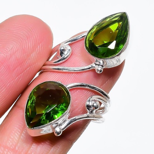 Grüner peridot edelstein - grüner,