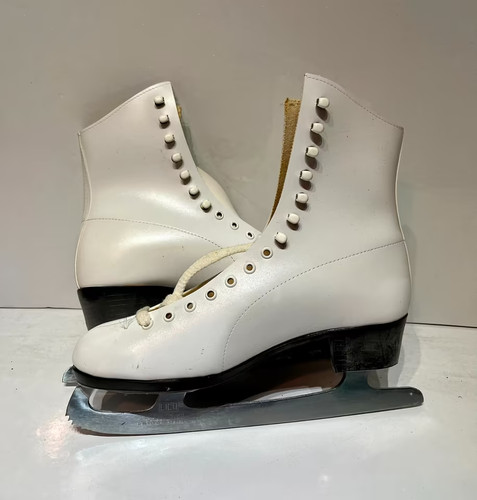 Alte schlittschuhe weiß - schlittschuhe,