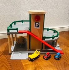 BRIO Parkhaus, Straßen & Schienen