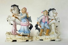 Zwei  wunderschöne ältere und seltene antike Porzellan-Figuren mit Pferd