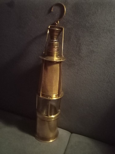 Alte grubenlampe mit spieldose - alte,