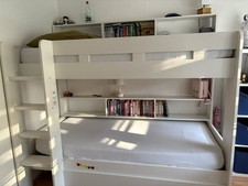 Etagenbett Hochbett 90x200 Doppelstockbett mit Lattenrost Regal Weiß Massivholz