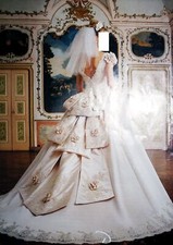 edles Brautkleid von Demetrios, Gr. 40, Creme, mit Schleppe