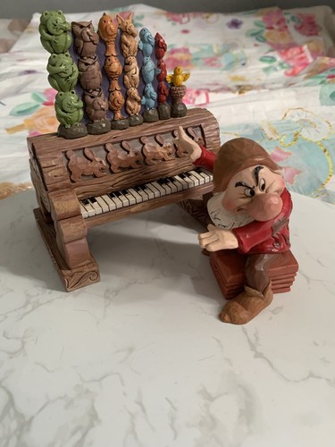 Seltene disney traditions - seltene,