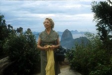 Inge Meysel next to the