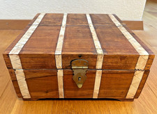 Sehr schöne Holz-Schatulle