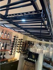 Hängendes Weinregal mit