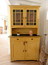 Antiker Küchenschrank ca. 1910 in original Farbe restauriert