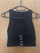 Bauchfreies Top mit Spitze