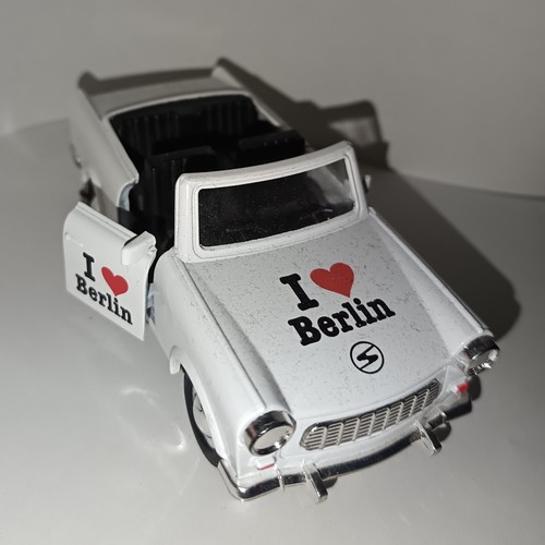 Love berlin souvenirs trabi - i,