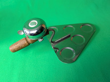 Maurerkelle mit Klingel zum Servieren von Schnaps