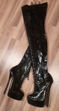extrem hohe lange Lackstiefel